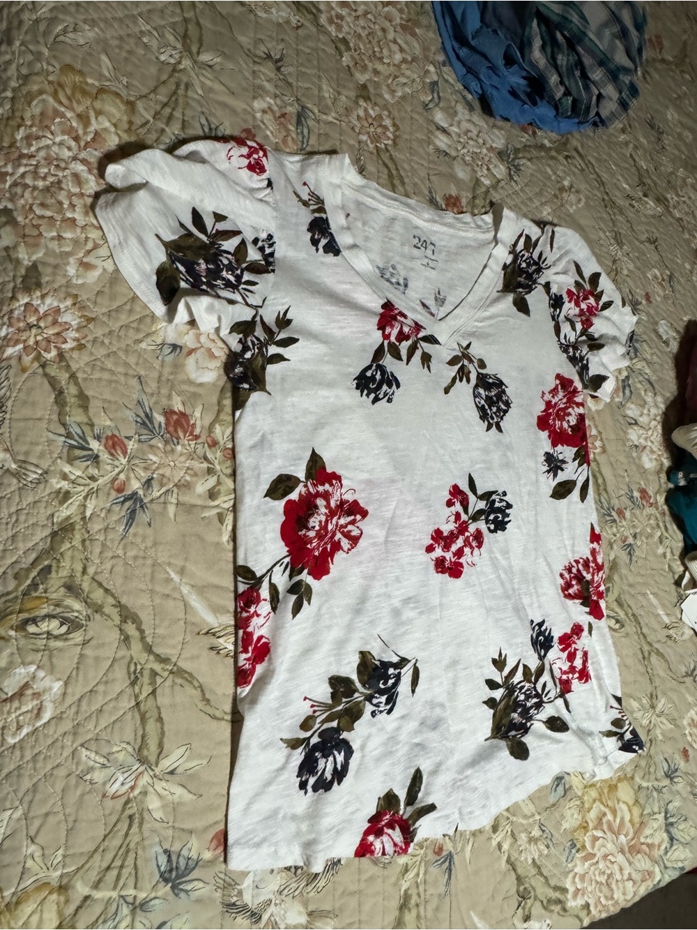 Women's White V-Neck Floral Short Sleeve Tee — Red & Black Bloom Print